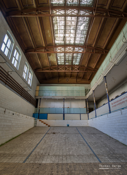 Schwimmhalle