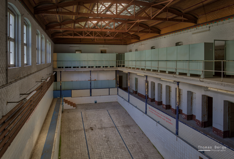 Schwimmhalle